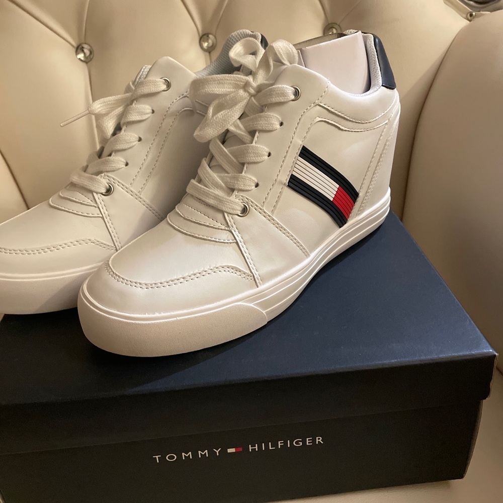 New Tommy Hilfiger Delsia